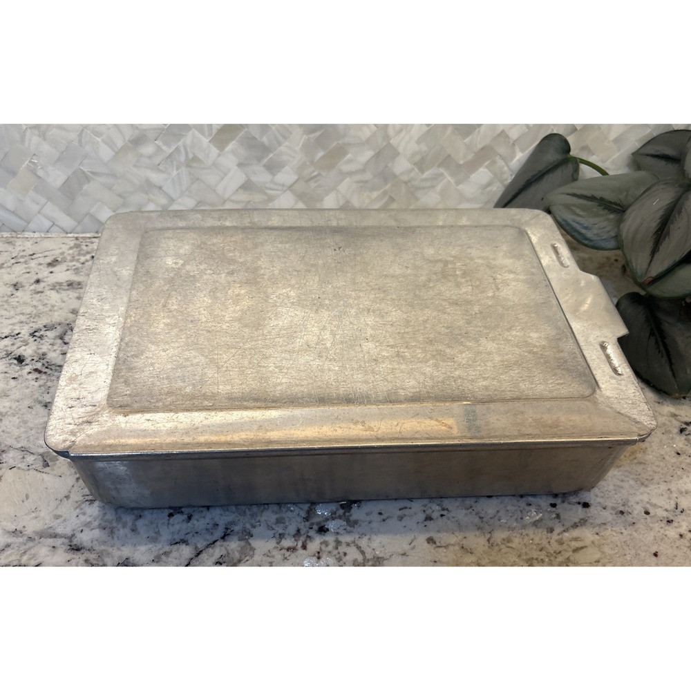 Mirro VTG Aluminum Cake Brownie Pan 13 x 9 x 2 5/8 Slide-On Lid Retro Kitchen